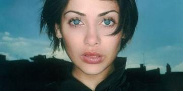 Natalie Imbruglia Left of the Middle Torn